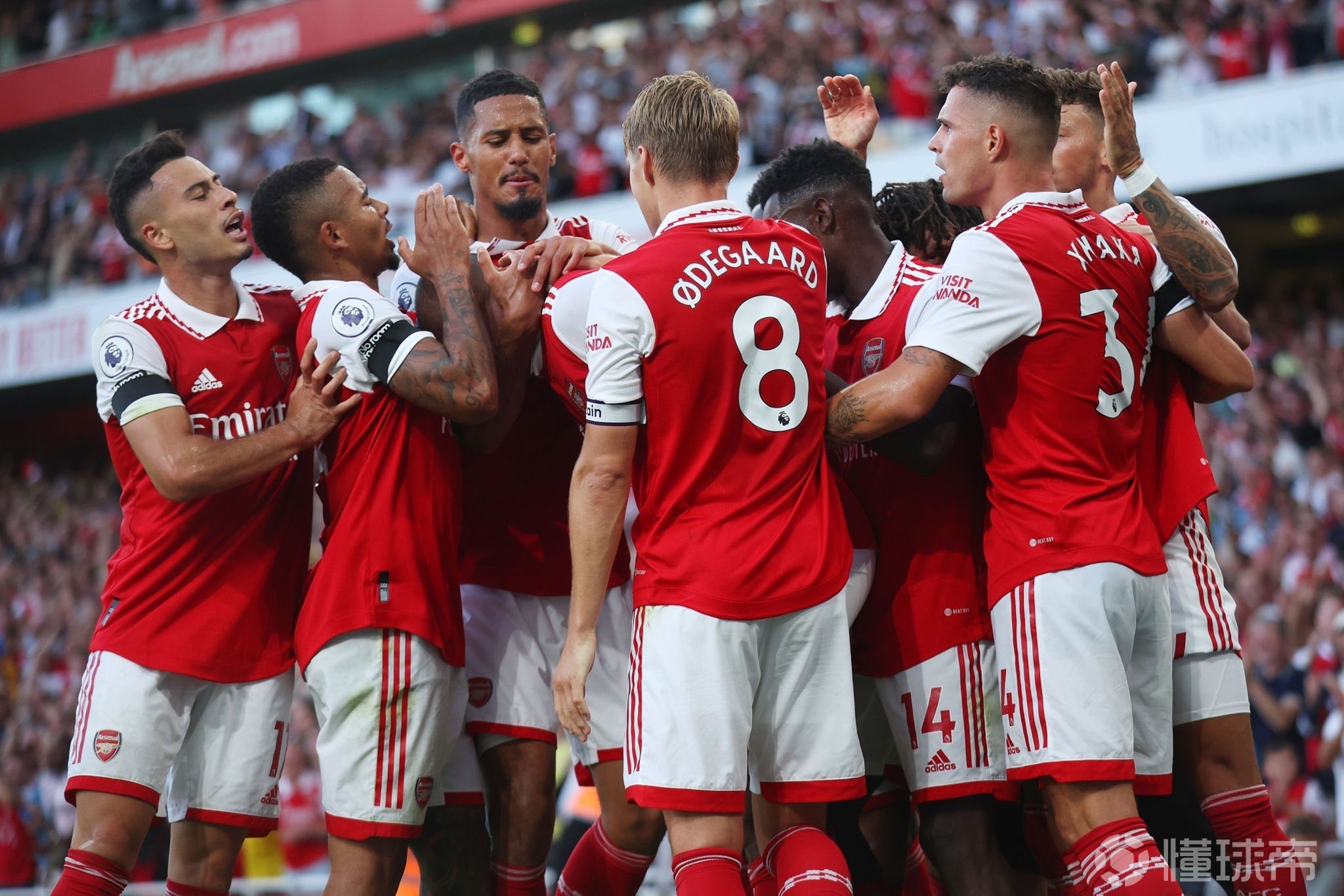 欧冠战报：里奥斯传射巴雷罗破门，本菲卡2-0完胜那不勒斯