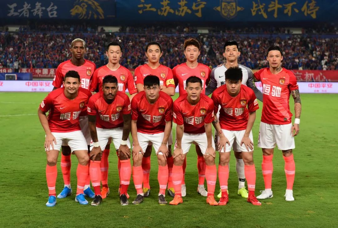 皇马青训小将获征召！18岁天才后卫冲击一线队，卡马温加伤愈归队